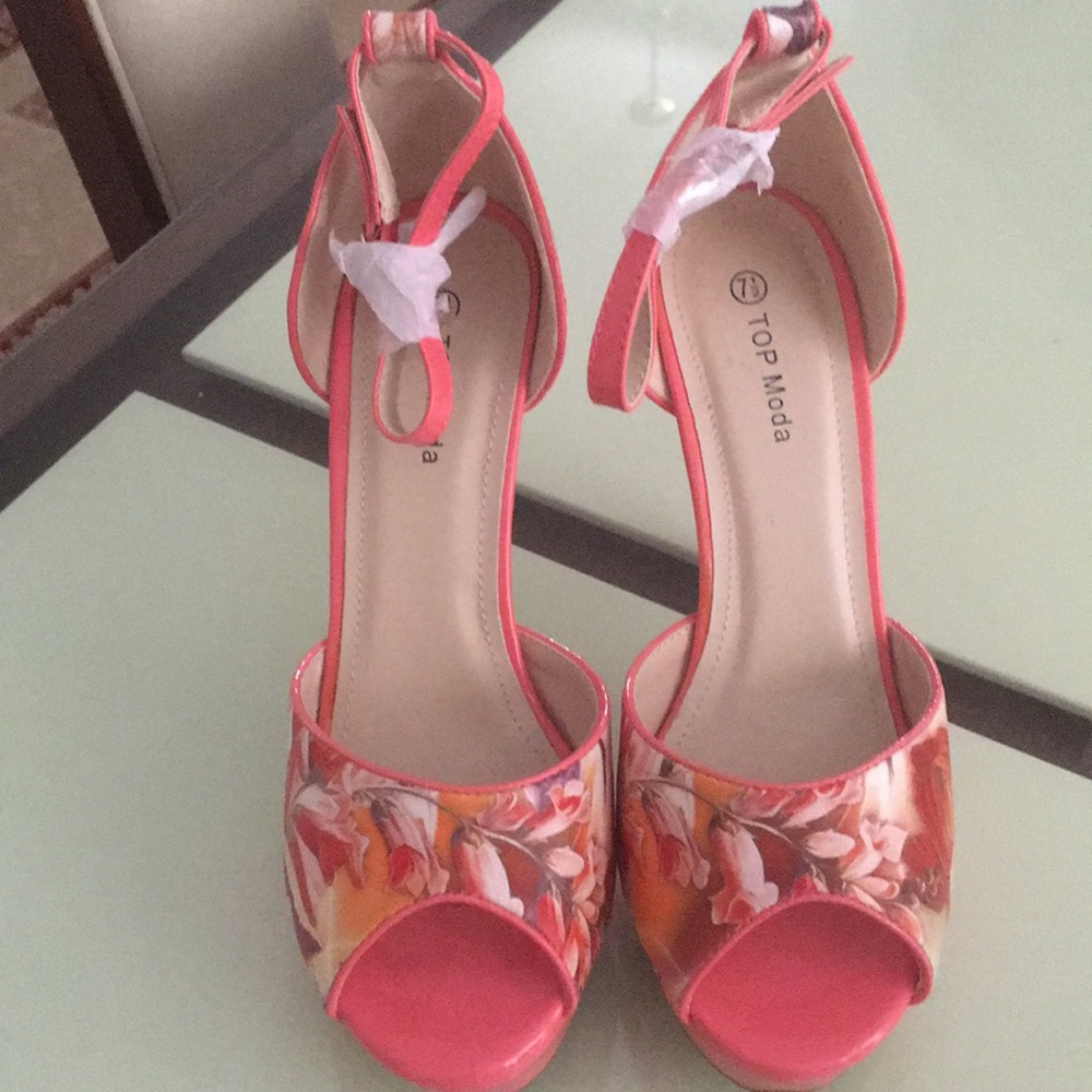 Brand new high heels shoes